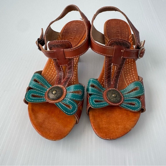 L’artiste philomena t-strap heeled sandals flower design and medallion size 37 - Picture 3 of 14